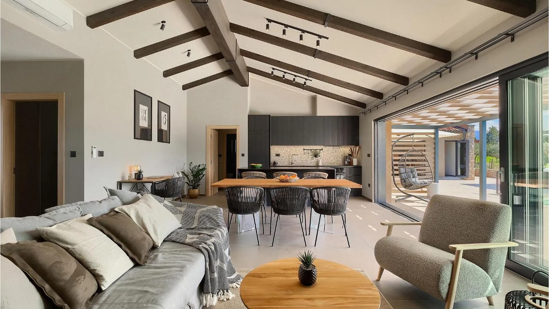 Villa Noeli Hum 0*,